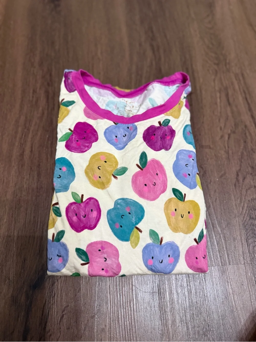 Cute Multicolor Apple Print Top with Pink Trim